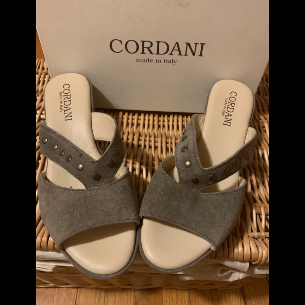 Suede wedge sandal